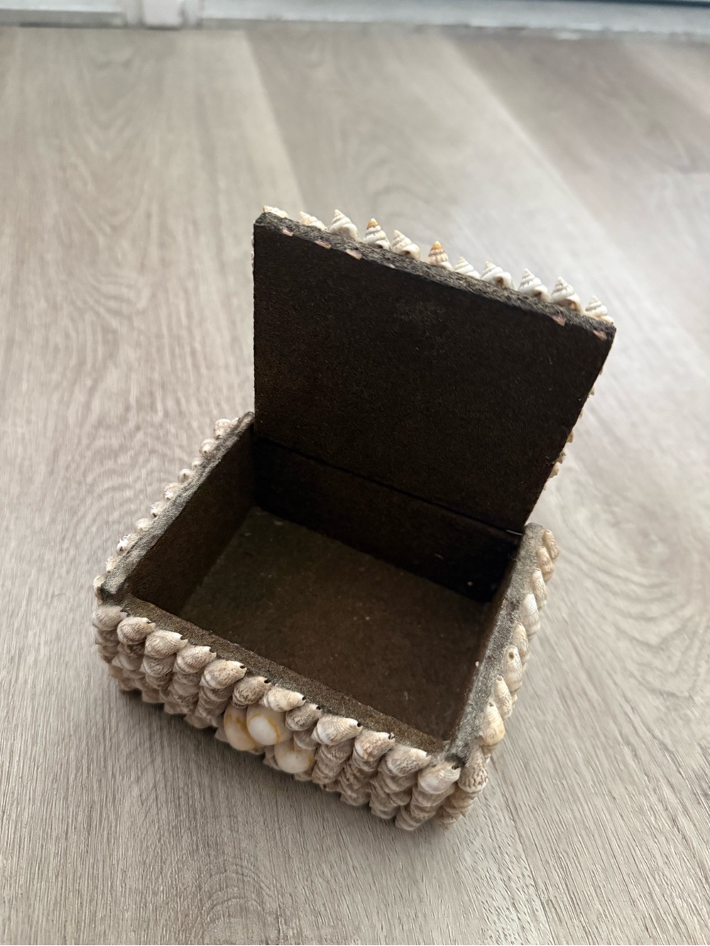 Vintage Rectangle Shell Box - Picture 2 of 3